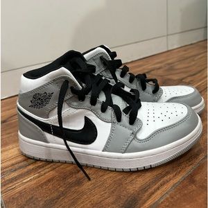 Gray Nike dunks new!